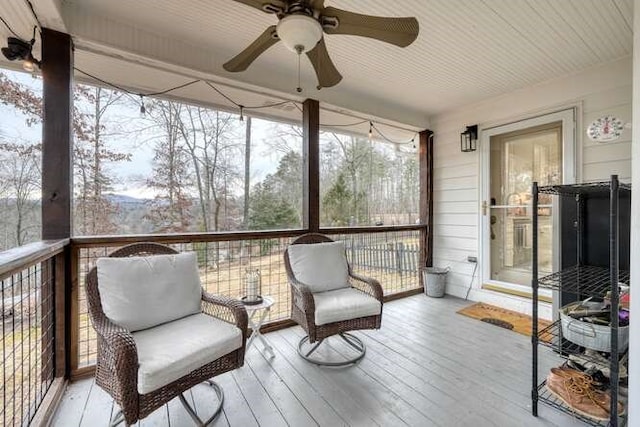 sunroom featuring ceiling fan