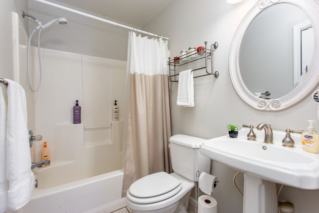 full bathroom featuring a sink, toilet, and shower / tub combo