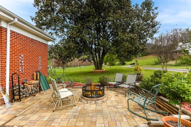 view of patio featuring an outdoor fire pit