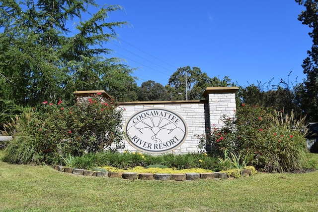 community sign with a lawn