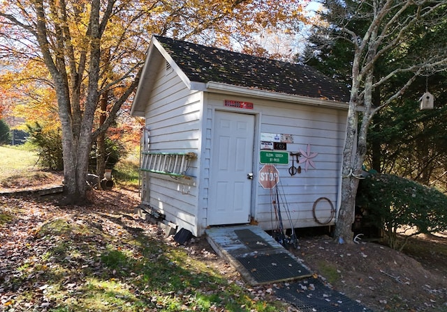 view of outbuilding