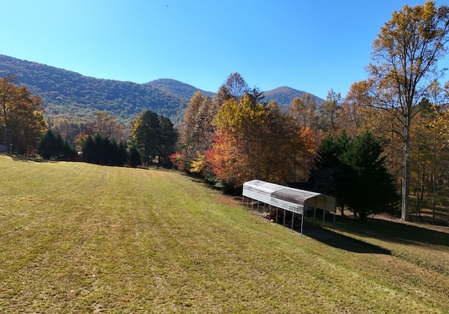 view of yard featuring a mountain view and a carport