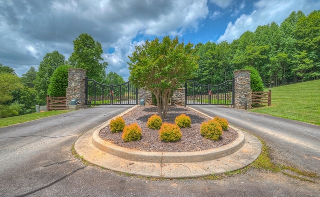 41 Elm Ct, Murphy, NC 28906 - community sign featuring a gate