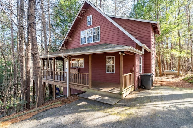 view of front of property featuring covered porch