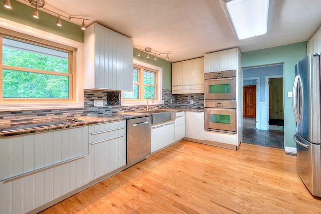 241 Boulevard St, Murphy, NC 28906 - kitchen featuring stainless steel appliances, a sink, rail lighting, and backsplash