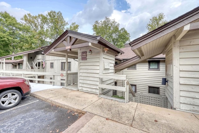 view of front of property