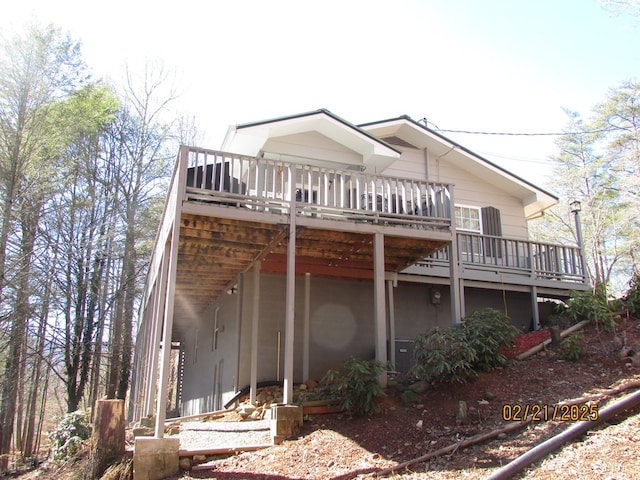 view of front of property featuring a deck