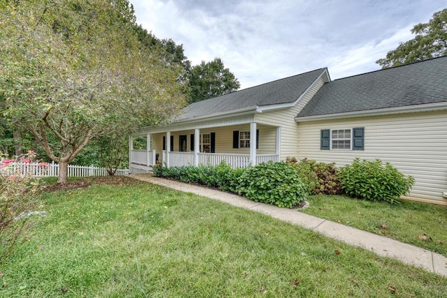 view of front facade with covered porch and a front lawn