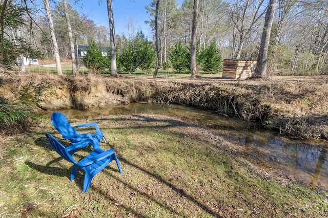 view of yard featuring a water view