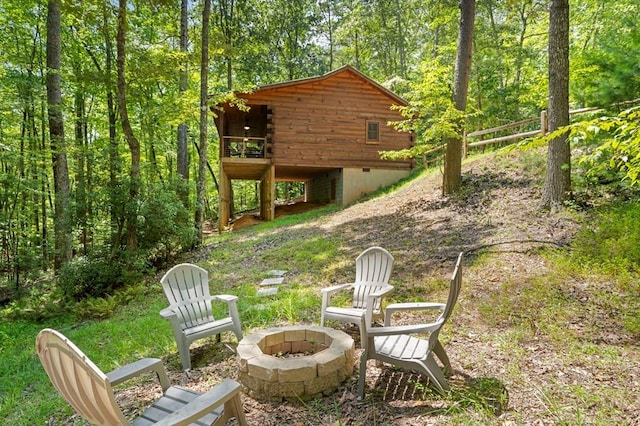 view of yard featuring an outdoor fire pit