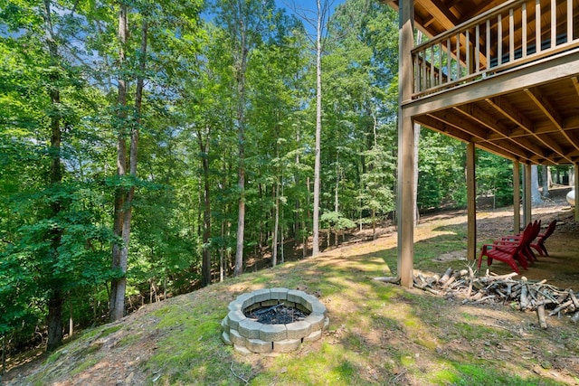 view of yard featuring an outdoor fire pit