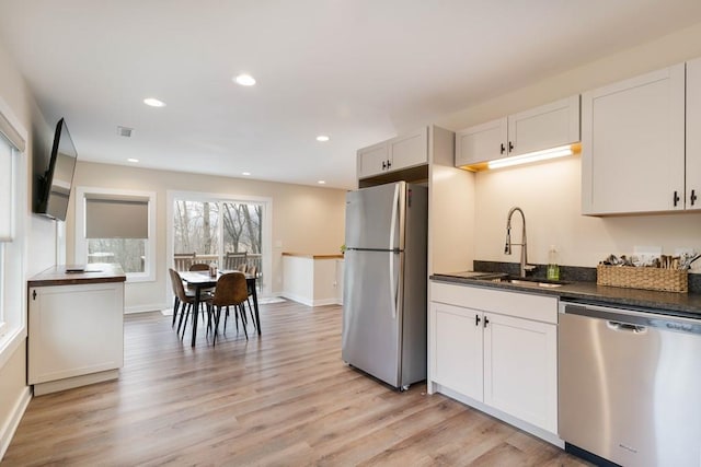 kitchen with stainless steel appliances, recessed lighting, light wood-style floors, and visible vents