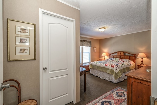 carpeted bedroom featuring a textured ceiling