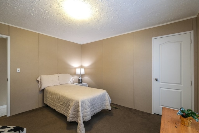 carpeted bedroom featuring a textured ceiling