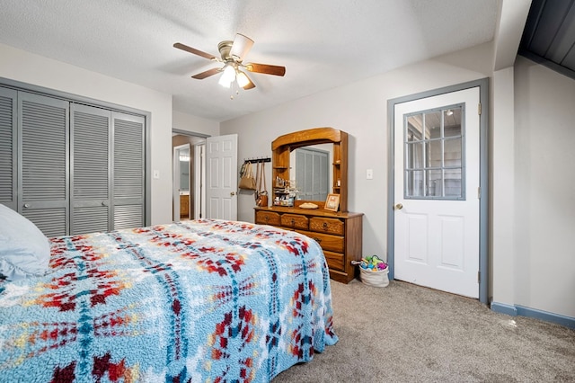 bedroom featuring light carpet, a ceiling fan, a textured ceiling, a closet, and baseboards