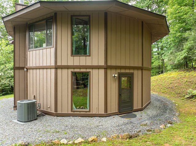 view of outdoor structure with cooling unit