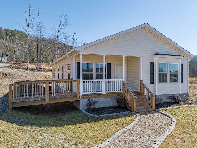 view of front of house with a front lawn