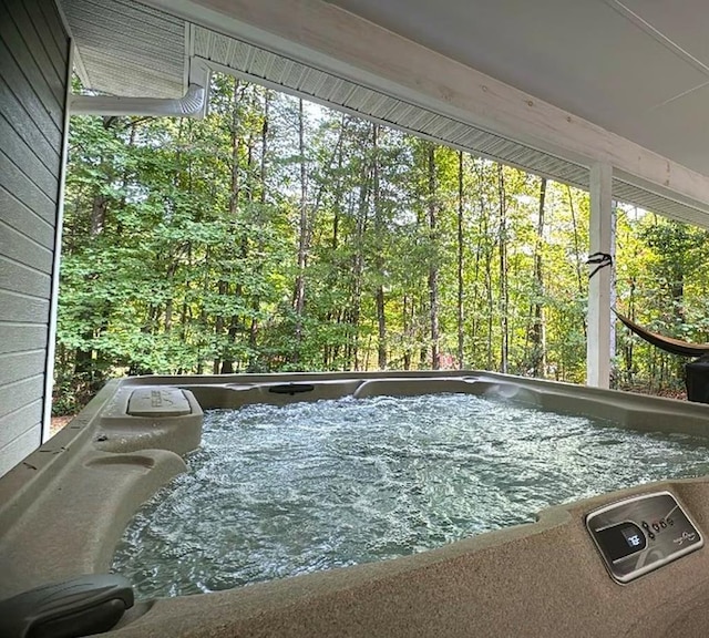 sunroom / solarium with a jacuzzi