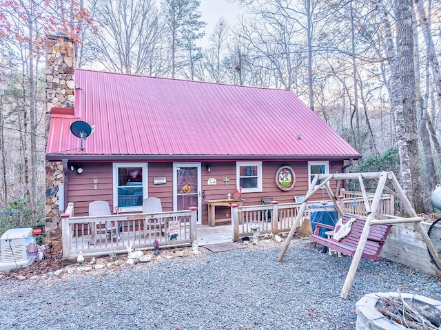 view of front of property featuring a deck and an outdoor fire pit