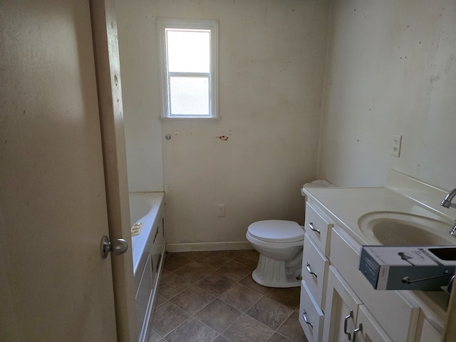 full bathroom with toilet, baseboards, a bathtub, and vanity