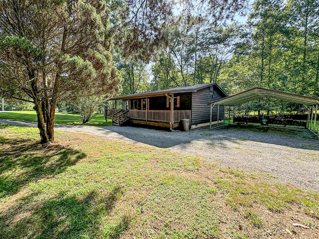 view of front facade featuring a front yard and a carport