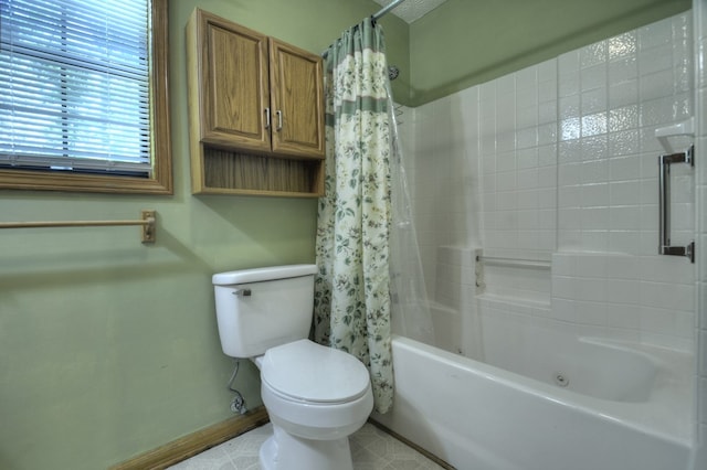 bathroom featuring toilet, shower / tub combo with curtain, and baseboards