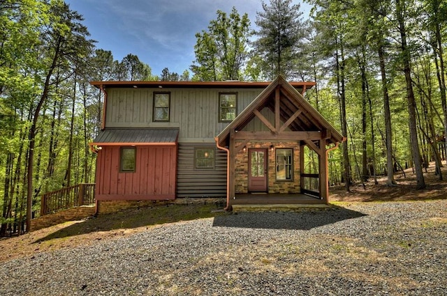 view of front of property featuring a porch