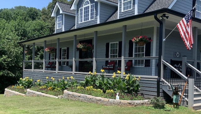 view of front facade with covered porch