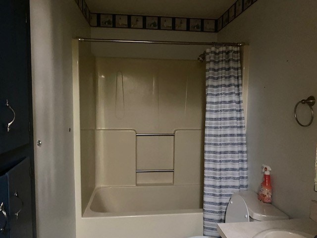 bathroom with vanity, toilet, and shower / bathtub combination with curtain