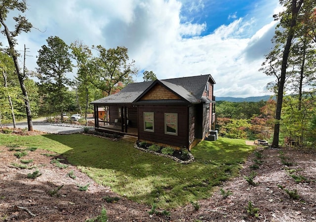 exterior space featuring a lawn