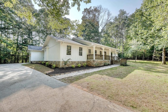 view of front of house with a front yard and covered porch