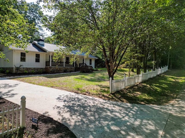 view of front facade with a front yard and a porch