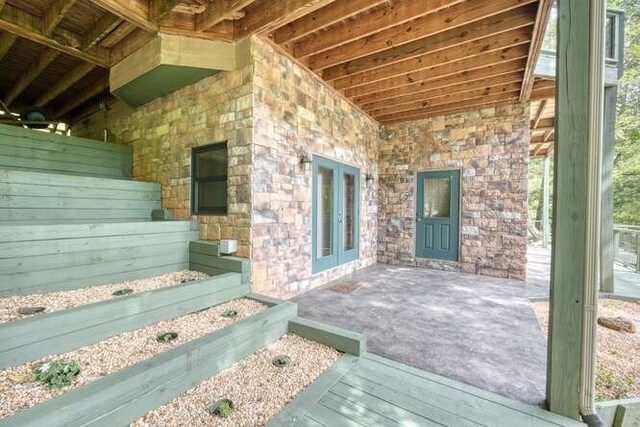 unfurnished sunroom featuring a wealth of natural light and ceiling fan