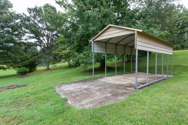 view of yard with a carport