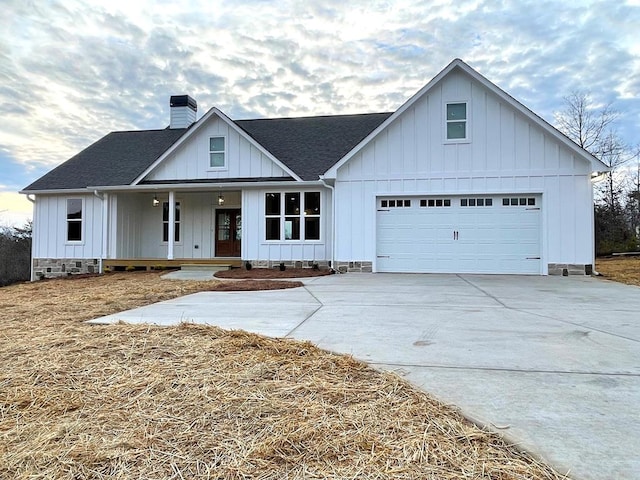 modern farmhouse style home featuring a garage and covered porch