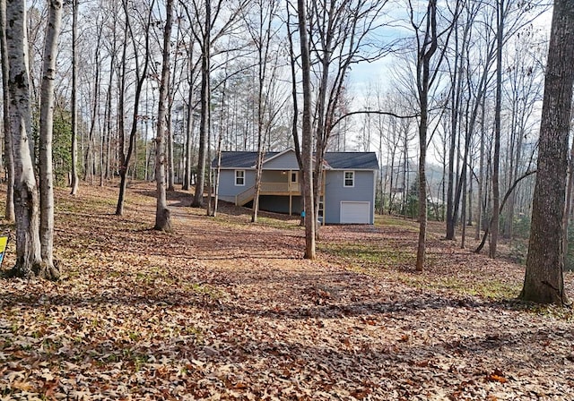 view of yard featuring a garage