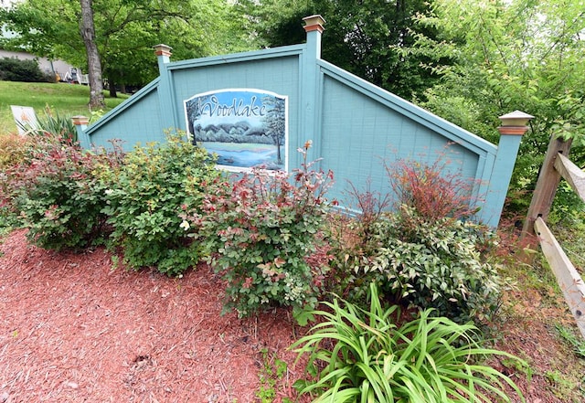 view of community / neighborhood sign