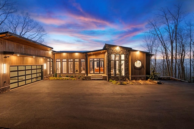 view of front facade featuring a garage