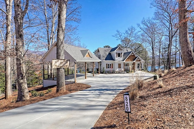 view of front of home featuring concrete driveway