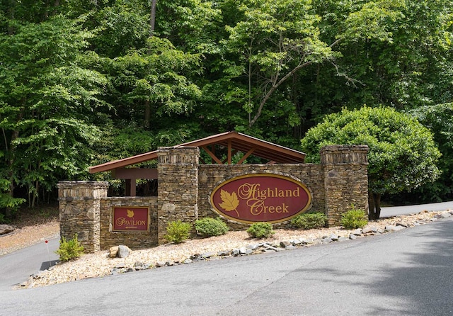 view of community / neighborhood sign