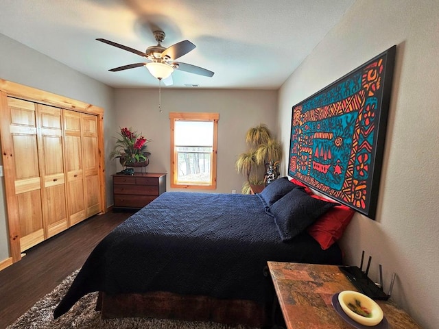 bedroom featuring dark wood-type flooring, a ceiling fan, and visible vents