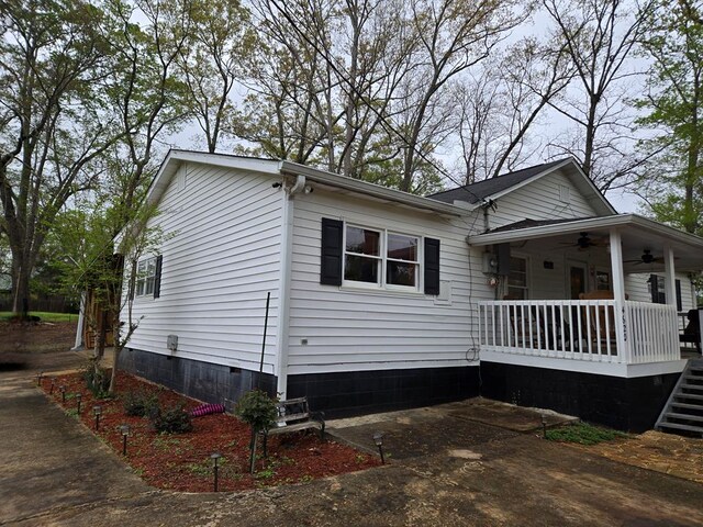 view of front of property with a ceiling fan, a porch, and crawl space
