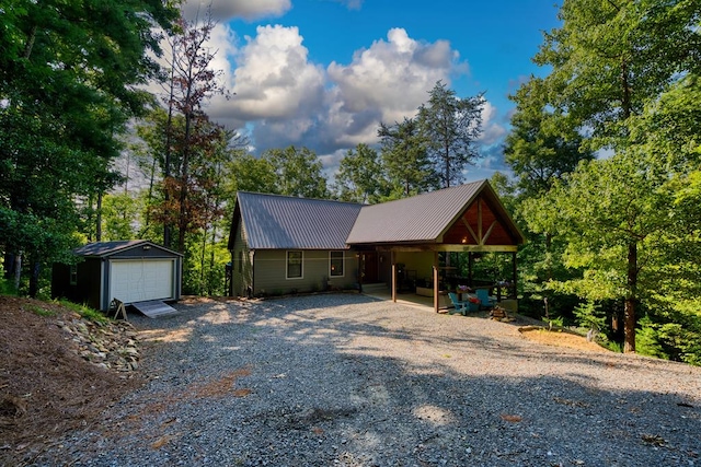 view of front facade featuring an outdoor structure and a garage