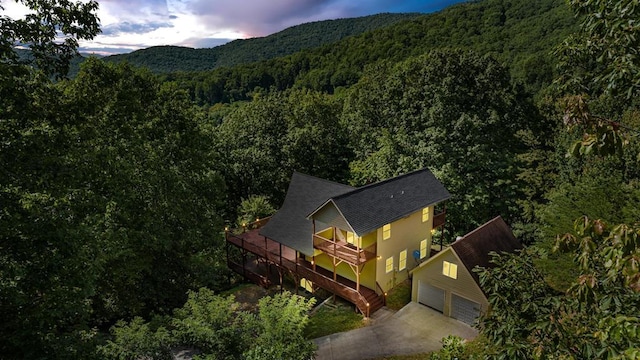 birds eye view of property with a mountain view and a view of trees