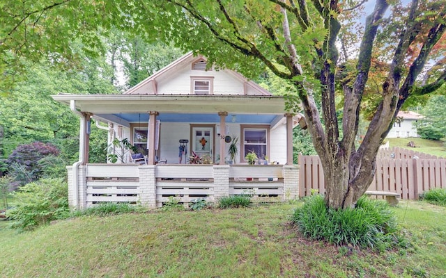 30 Proctor St, Murphy, NC 28906 - bungalow featuring covered porch and a fenced front yard