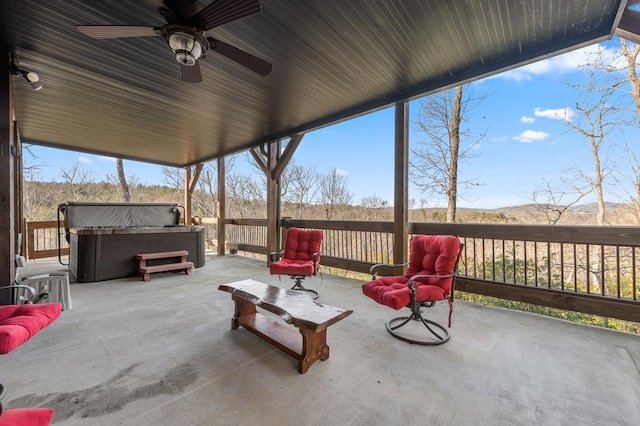 sunroom featuring ceiling fan