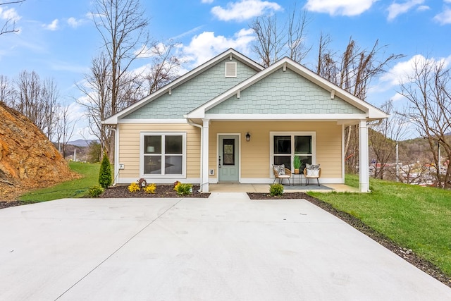 view of front facade with a porch and a front yard