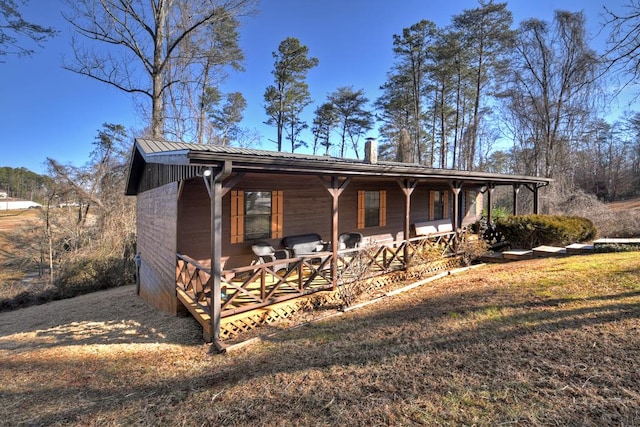 view of front of house with a front yard