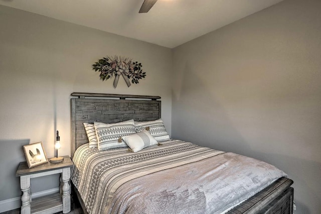 bedroom with ceiling fan