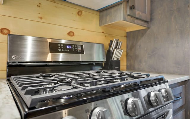 room details with gas stove